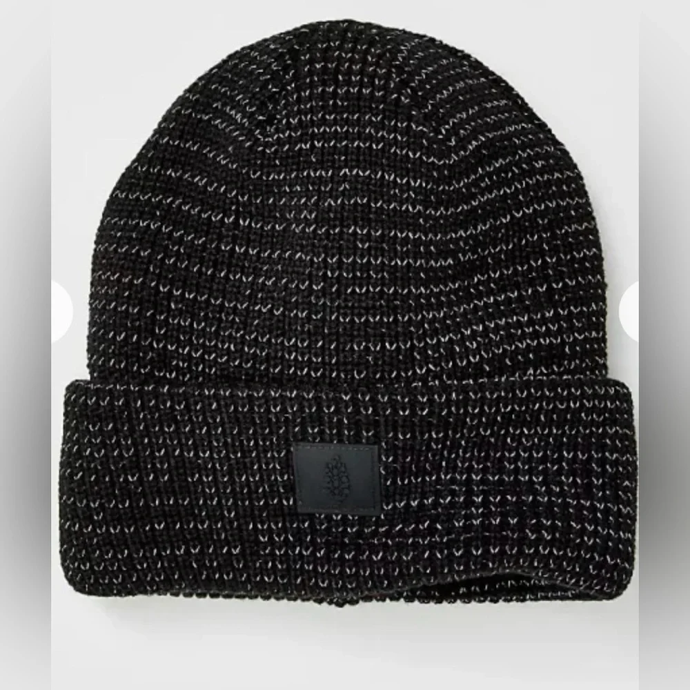NWT Free People Movement Lets Race Fleece Lined Recycle Yarn Beanie in Black